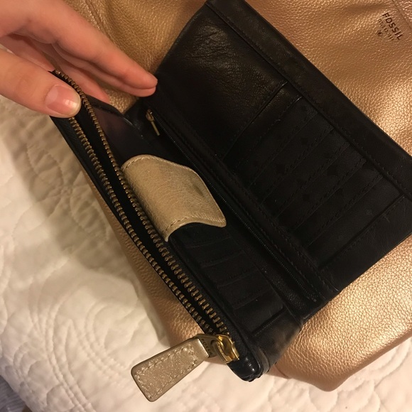 Good Fossil Purse & Wristlet to Match - Picture 7 of 7